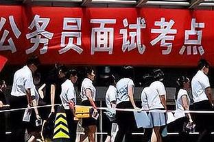 点赞？成都蓉城昨日比赛赛后，现场球迷自发组织清理看台垃圾